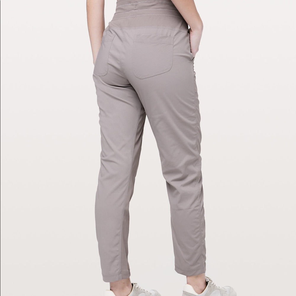 Lululemon studio pant. Size 2. Brown
